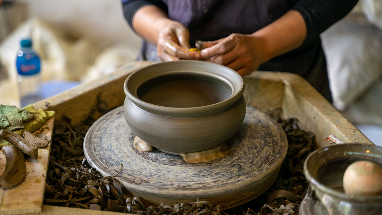 Pottery making class in Siem Reap